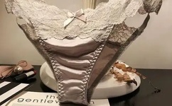 被同桌扒开腿用震蛋器折磨